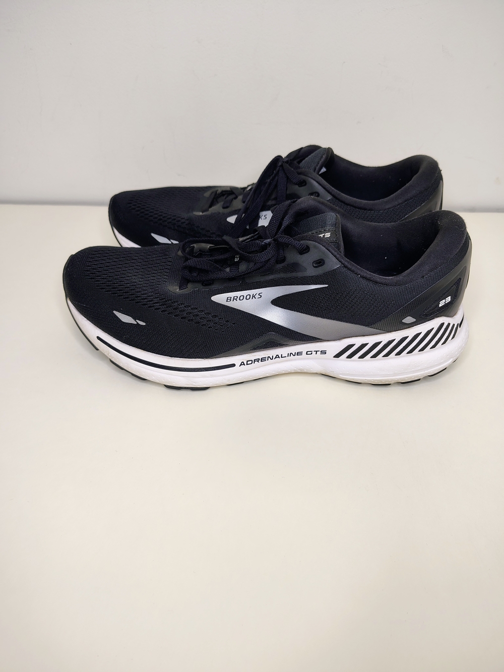 Brooks Adrenaline GTS 23 Black Athletic Running Shoes Sneakers Mens Size 11.5 D